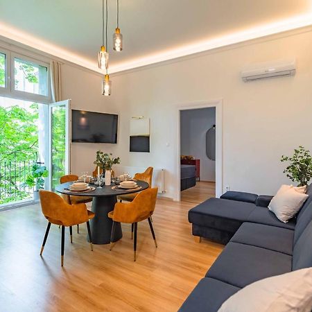 Modern Apartment French Balkony Budapest Exterior photo