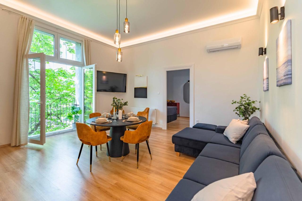 Modern Apartment French Balkony Budapest Exterior photo