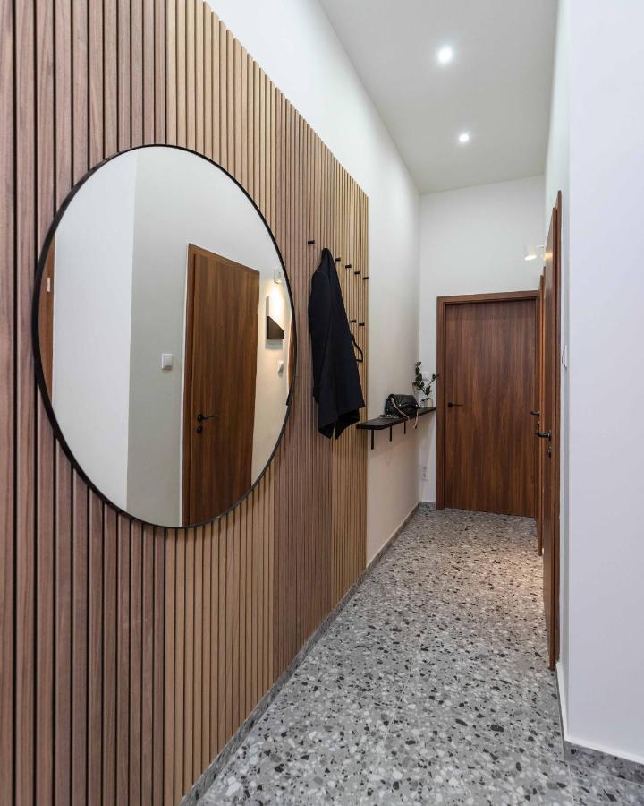 Modern Apartment French Balkony Budapest Exterior photo