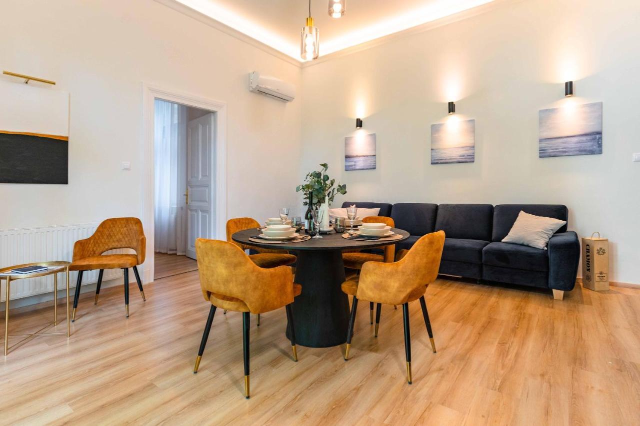 Modern Apartment French Balkony Budapest Exterior photo