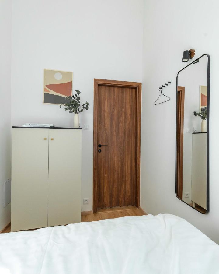 Modern Apartment French Balkony Budapest Exterior photo