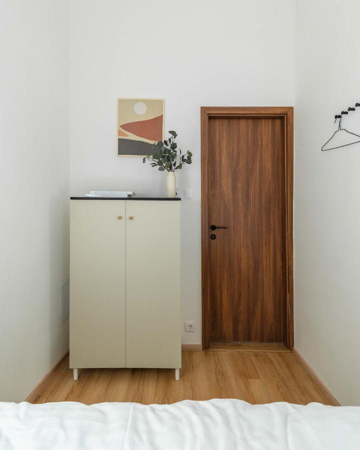 Modern Apartment French Balkony Budapest Exterior photo