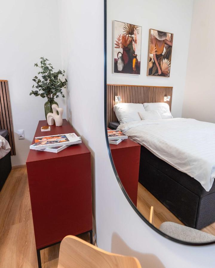 Modern Apartment French Balkony Budapest Exterior photo